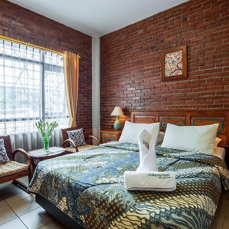 Sekararum Butik Syariah Guesthouse Бандунг Экстерьер фото