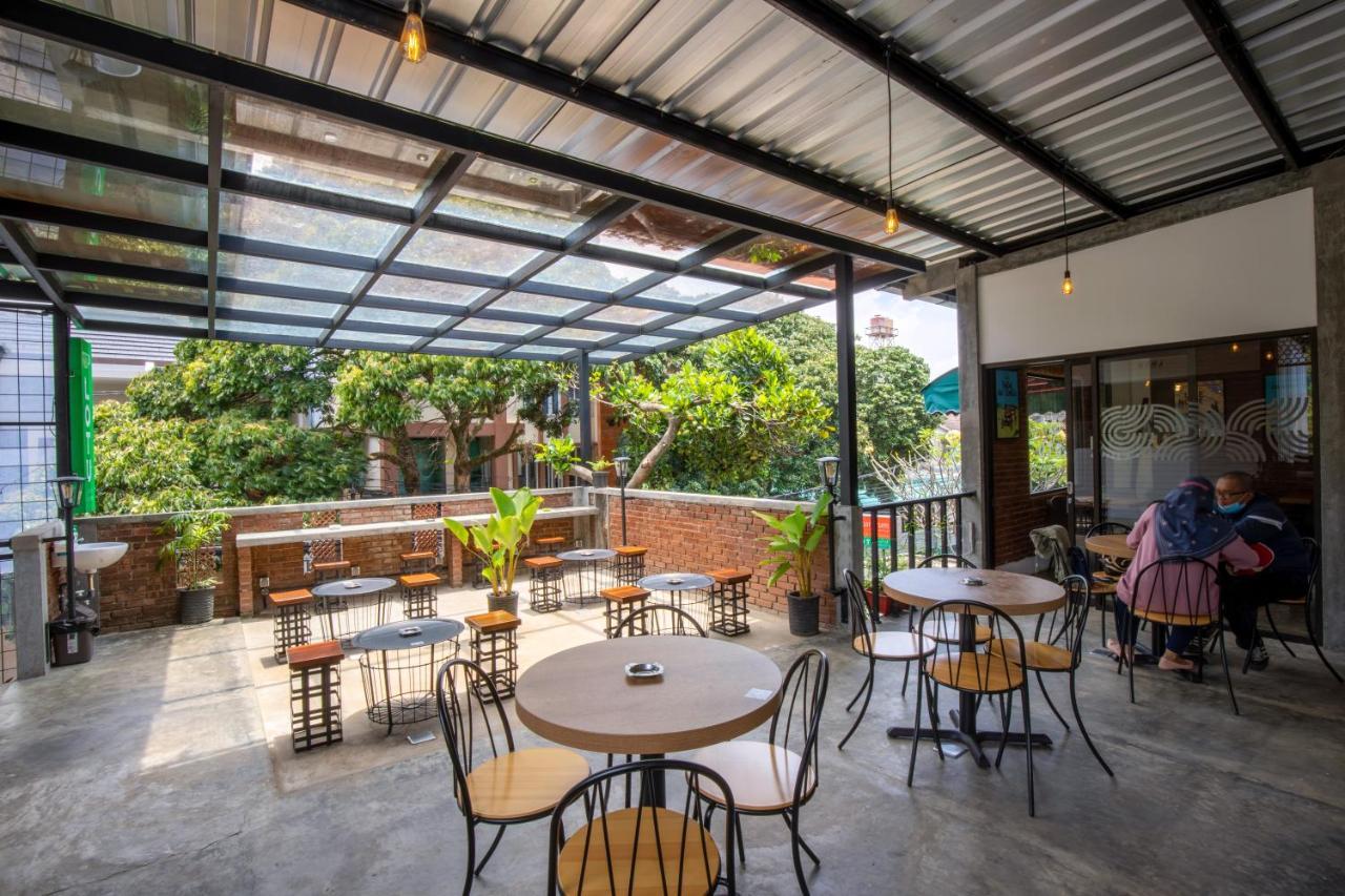 Sekararum Butik Syariah Guesthouse Бандунг Экстерьер фото