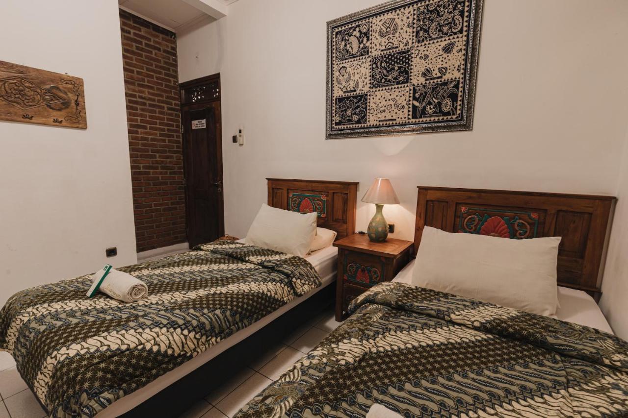 Sekararum Butik Syariah Guesthouse Бандунг Экстерьер фото